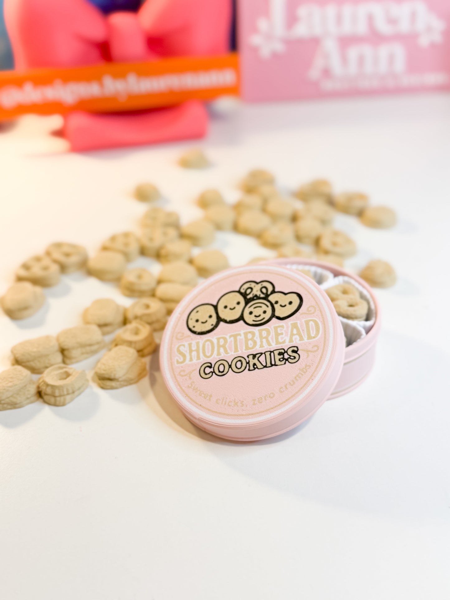 SHORTBREAD COOKIE TIN FIDGET – PASTEL PINK EDITION 🍪✨