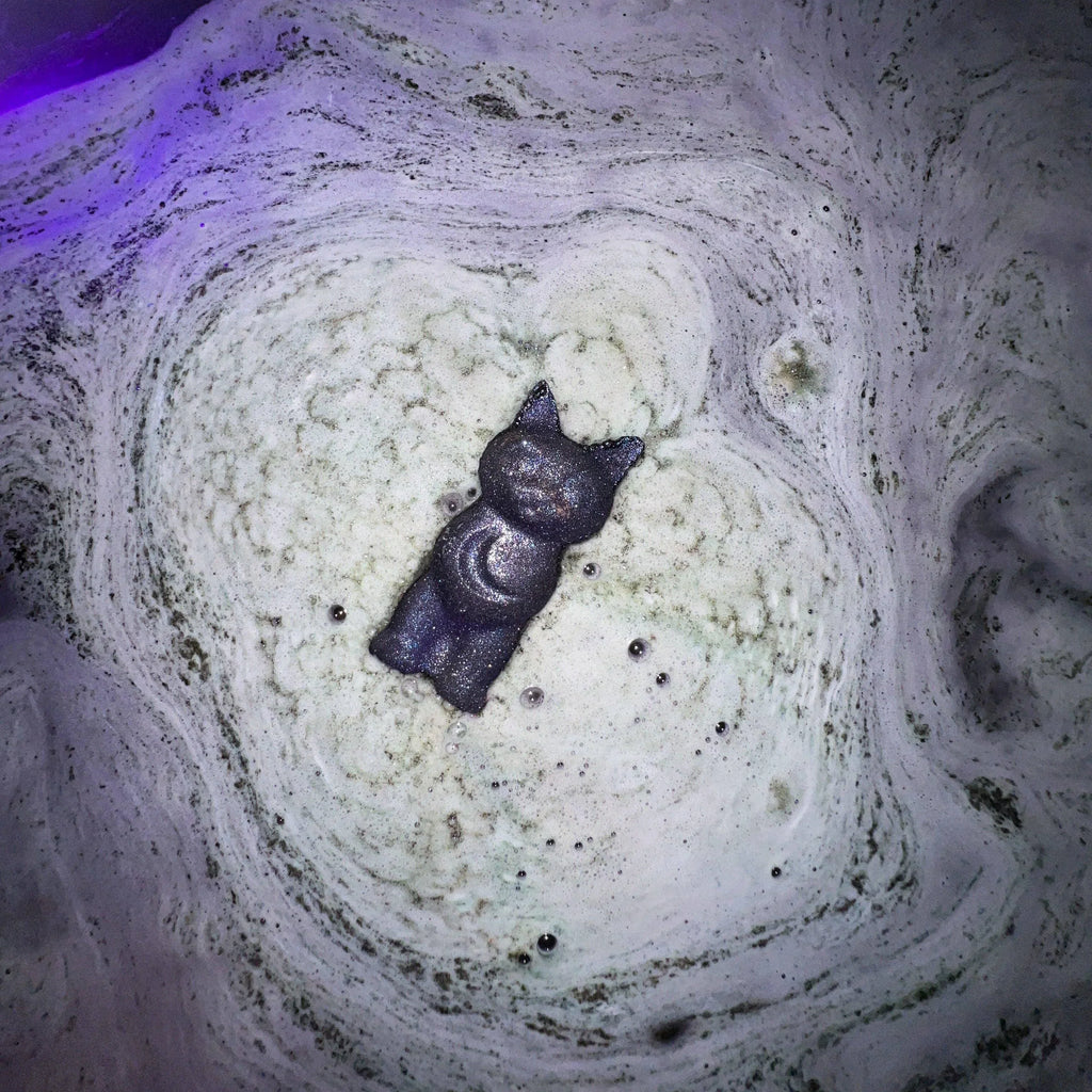 Lunar Kitty Bath Bomb - Puppy's Aesthetics