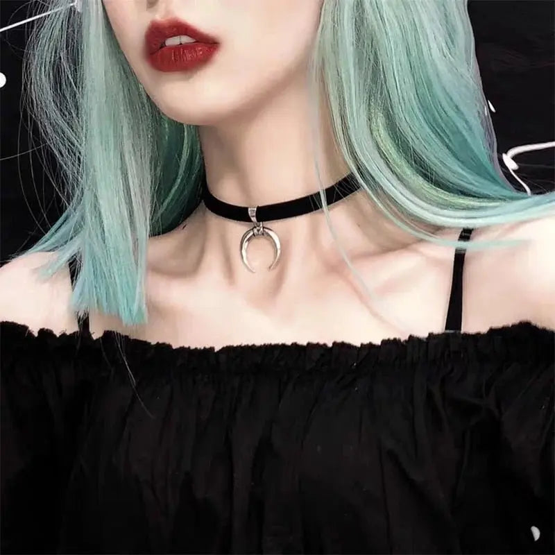 Gothic Heart Choker Puppy's Aesthetics