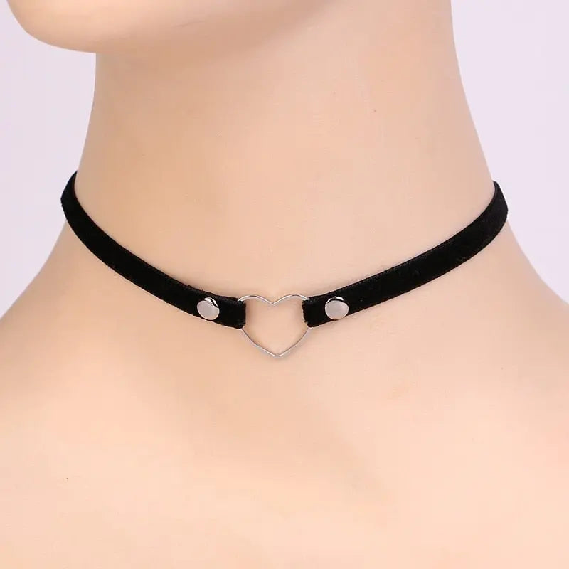 Gothic Heart Choker Puppy's Aesthetics