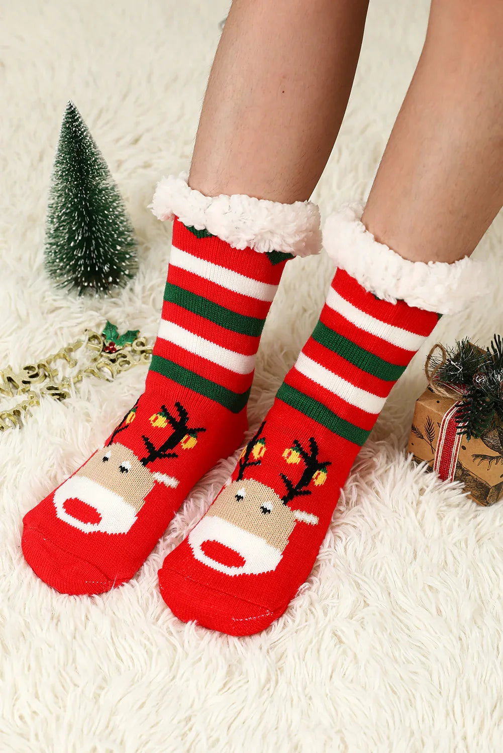 Red Reindeer Christmas Knit Socks - Puppy's Aesthetics
