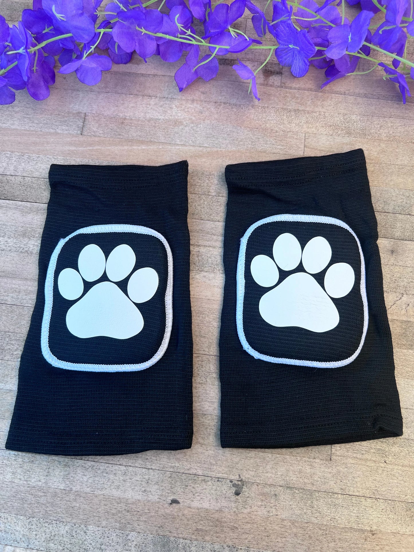Black & White Paw Knee Pads - Puppy's Aesthetics