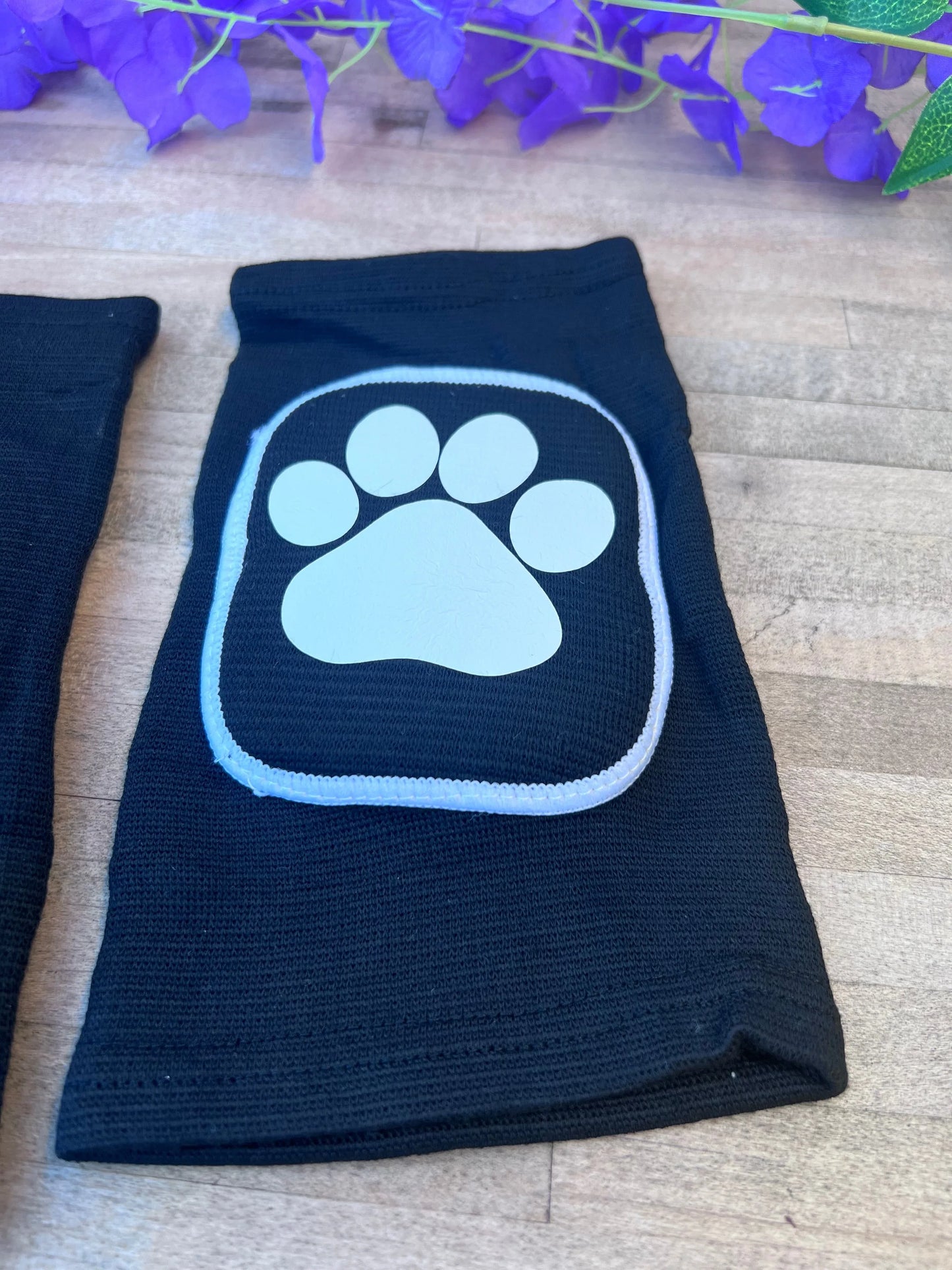 Black & White Paw Knee Pads - Puppy's Aesthetics
