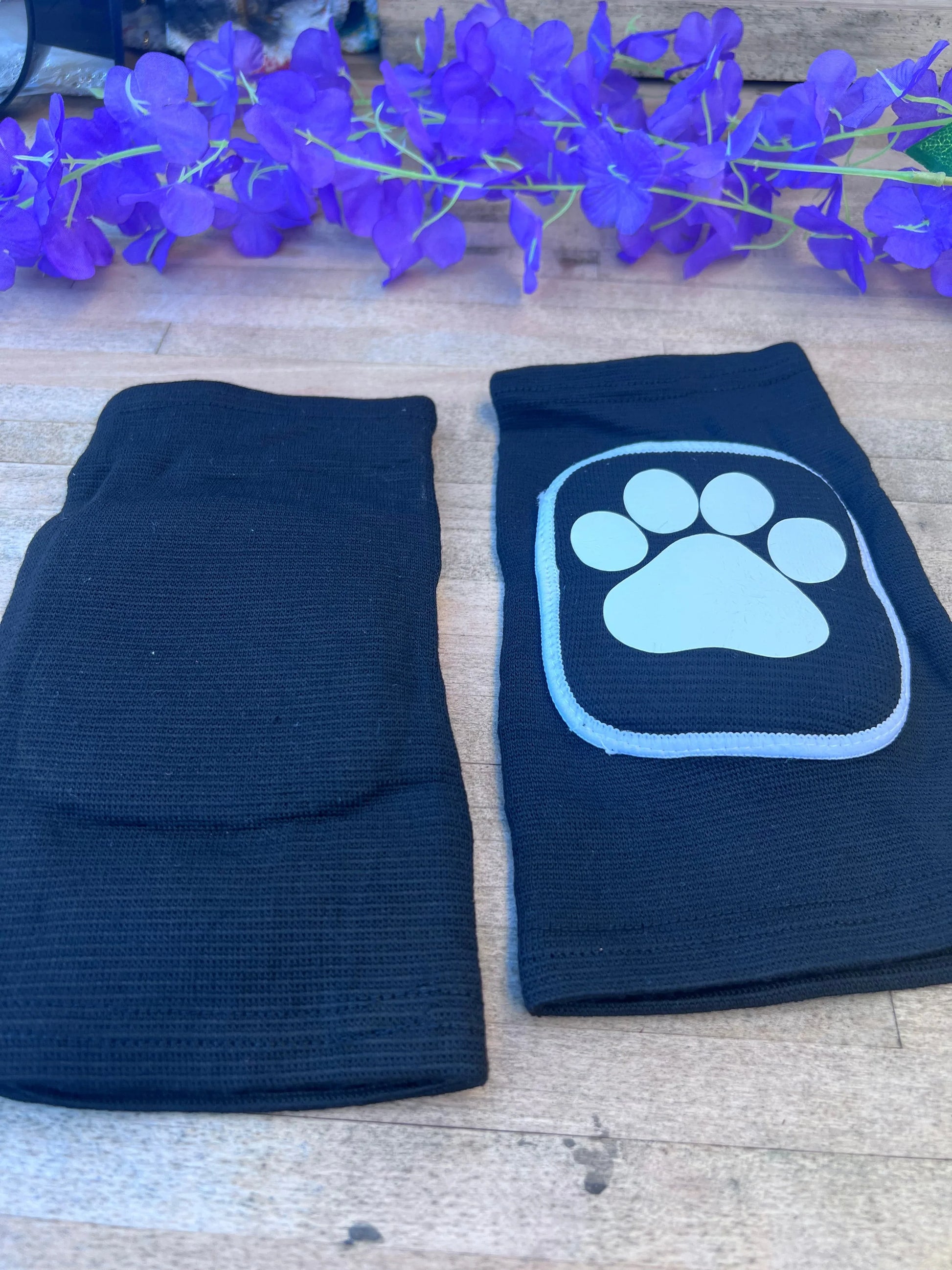 Black & White Paw Knee Pads - Puppy's Aesthetics