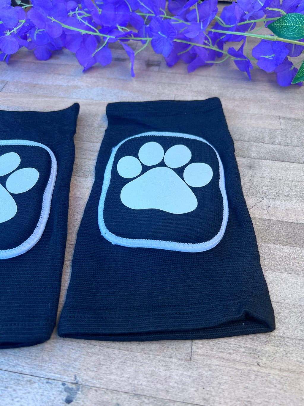 Black & White Paw Knee Pads