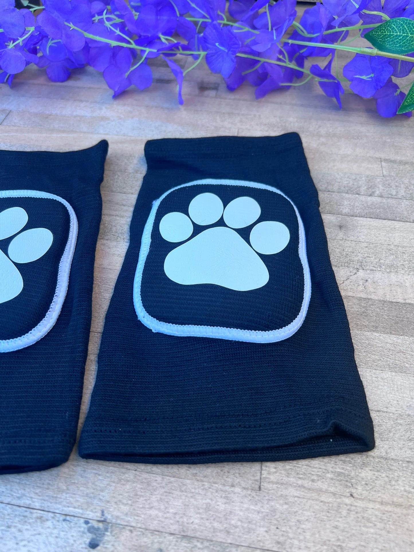 Black & White Paw Knee Pads - Puppy's Aesthetics