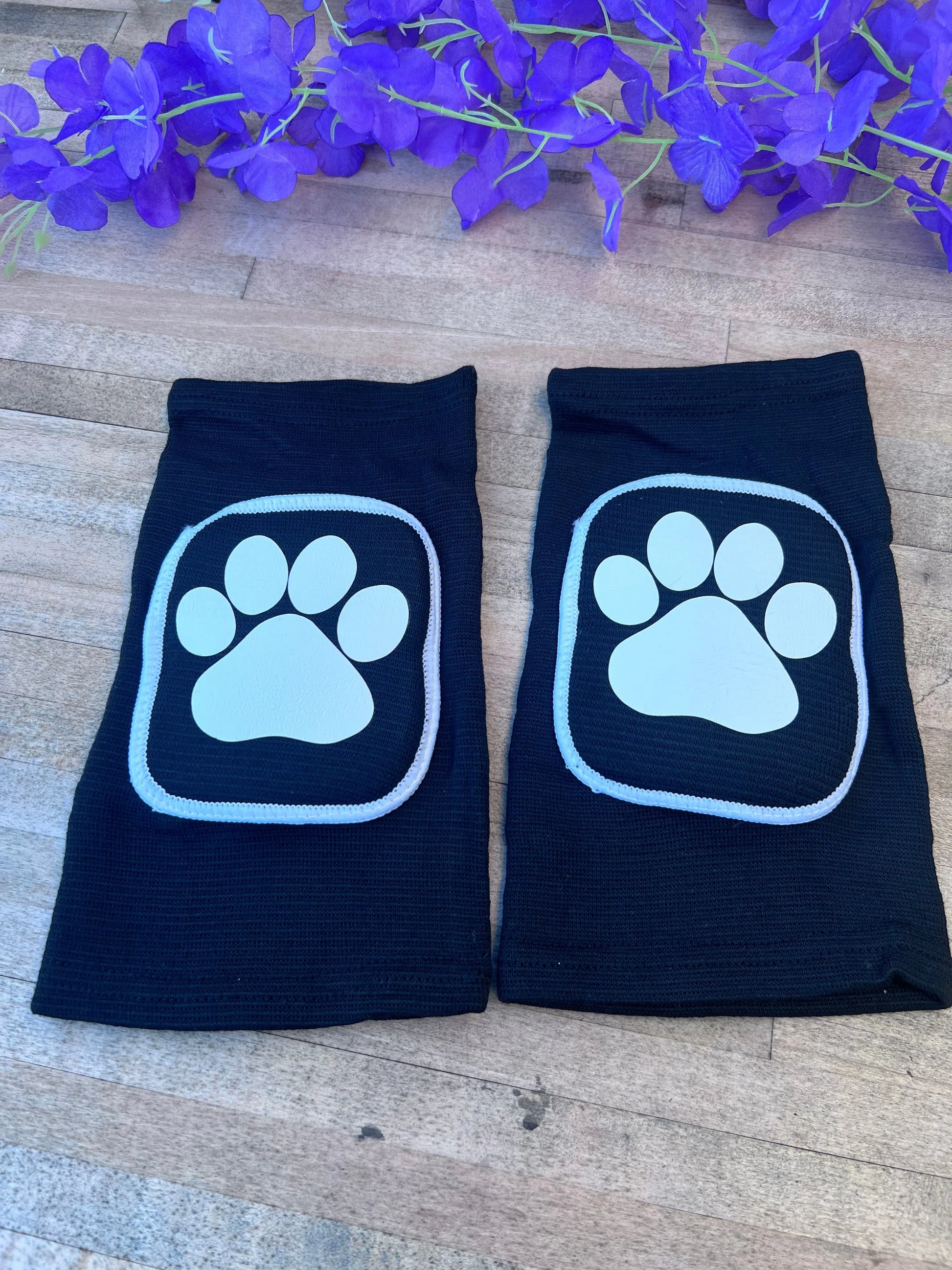 Black & White Paw Knee Pads - Puppy's Aesthetics