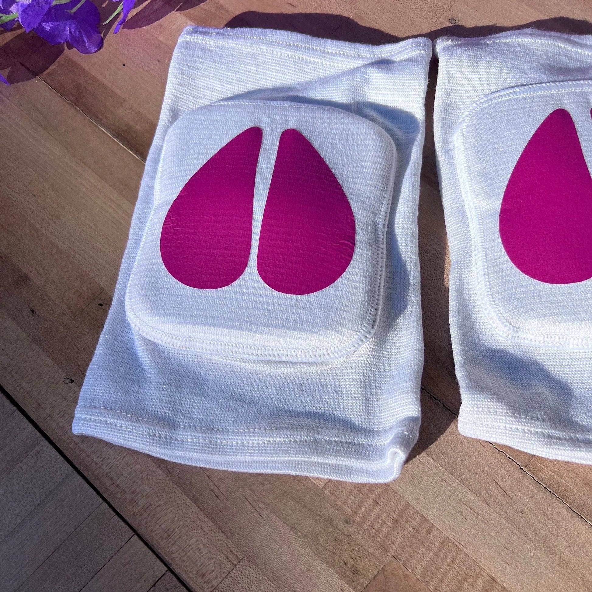 White Cow Knee Pads - Puppy's Aesthetics
