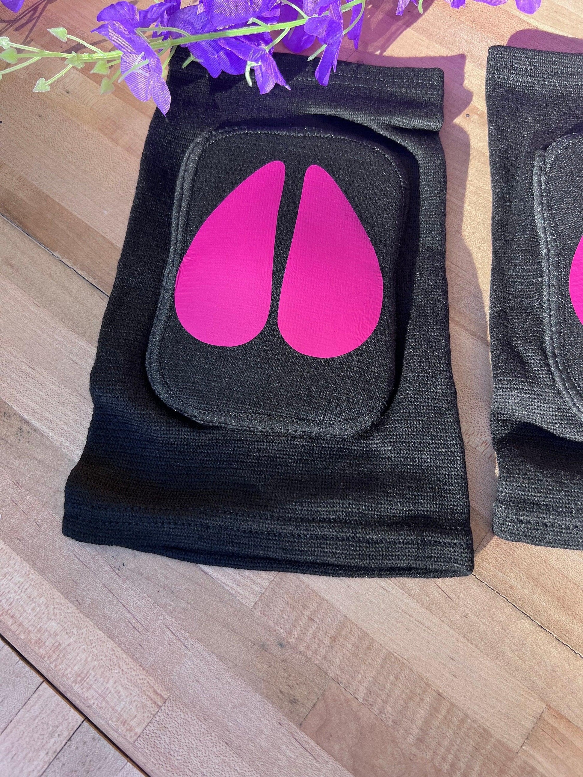 Black Cow Knee Pads - Puppy's Aesthetics