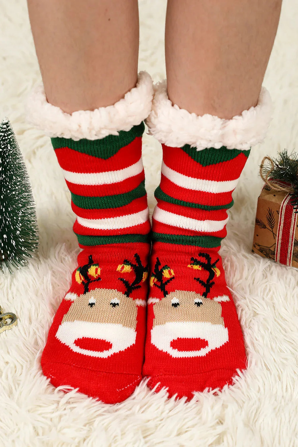 Red Reindeer Christmas Knit Socks - Puppy's Aesthetics