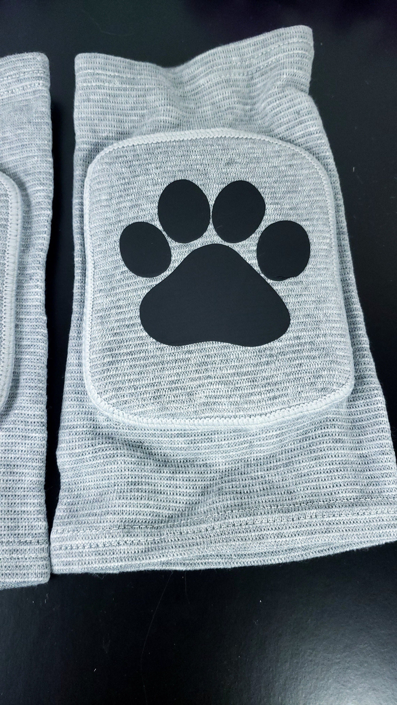 Gray Paw Knee pads - Puppy's Aesthetics