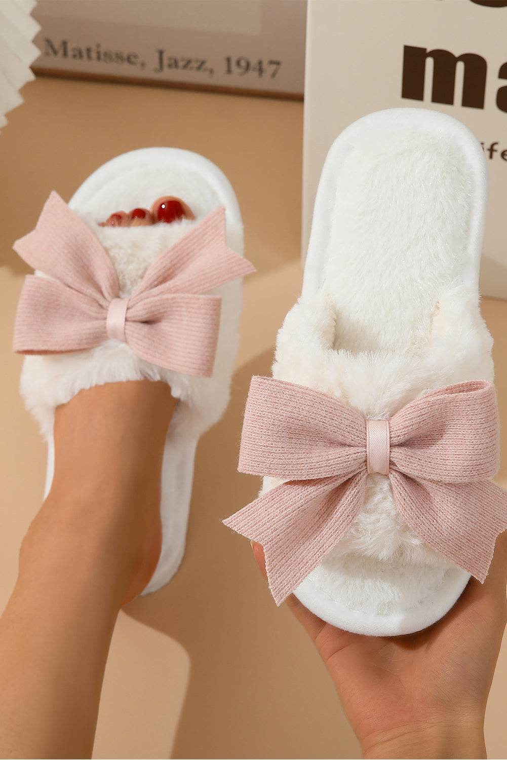 White Cute Bowknot Fluffy Slippers - Puppy's Aesthetics