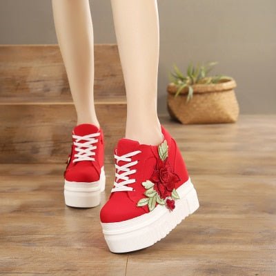 Pretty Embroidered Flowers Canvas Wedge Sneakers (Colors) Red